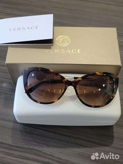 Солнцезащитные очки женские брендовые