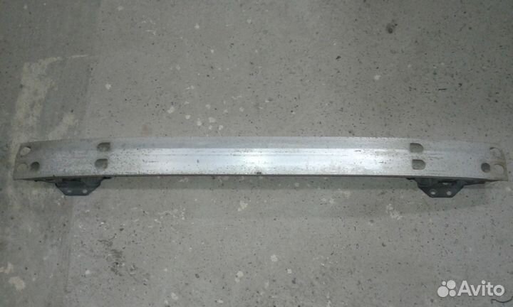 Усилитель заднего бампера Toyota Avensis 2008г