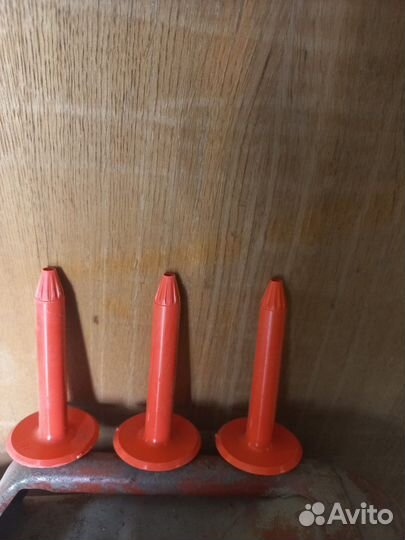 Дюбель кровельный