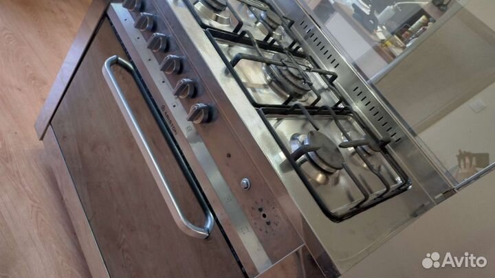 Продам газовую плиту Ariston 5конфорочную