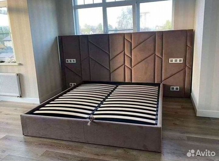 Кровать с мягким изголовьем