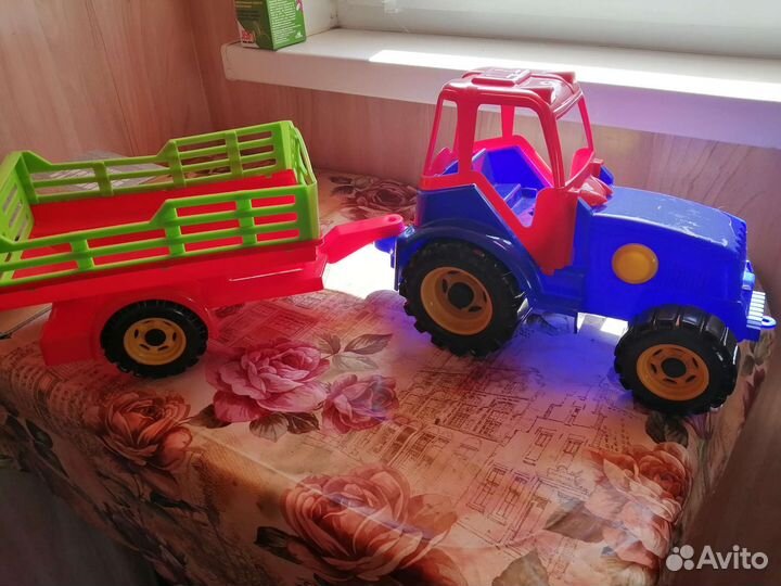 Трактор с прицепом, автобус сортер