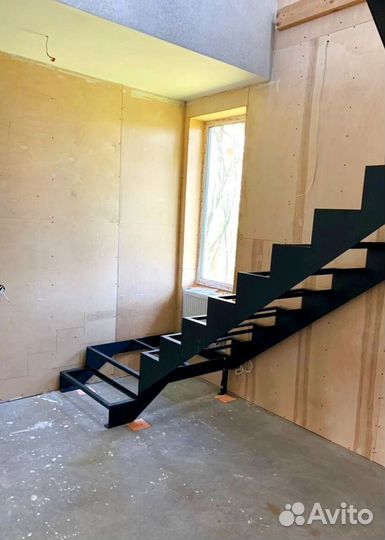 Лестницы г-образные под ключ