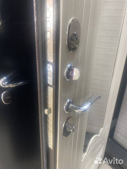 Двери входные новые