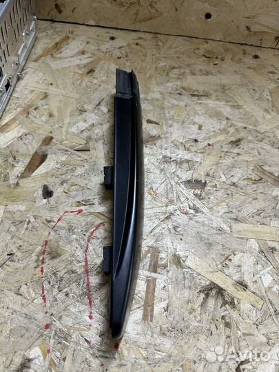 Задняя левая накладка Рейлинга Hyundai Santa Fe 3