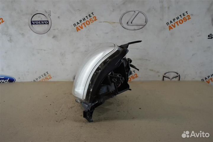 Фара передняя левая Toyota Avensis универсал