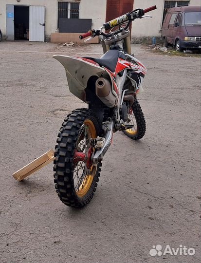 Кроссовый мотоцикл Хонда crf450r