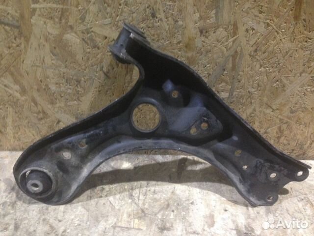 Фольцваген Поло рычаг левый