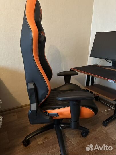 Компьютерное кресло cougar