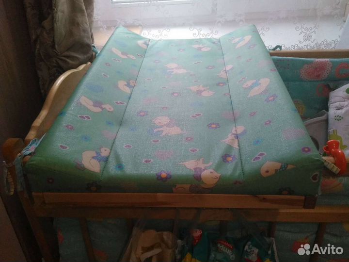 Пеленальная доска на кроватку