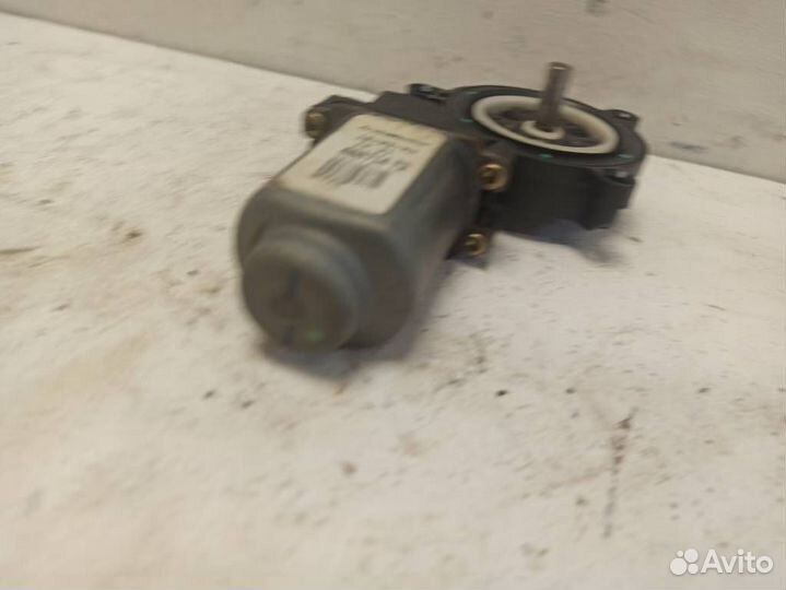 Моторчик переднего правого стеклоподъемника