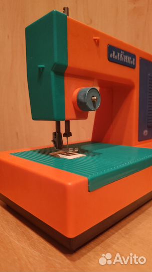 Детская швейная машинка Аленка