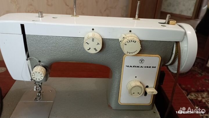 Швейная машина Чайка 142м