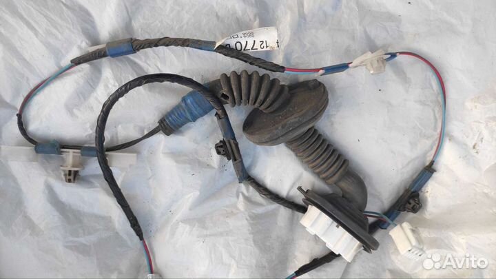 Продам электропроводку дверей toyota corolla 150