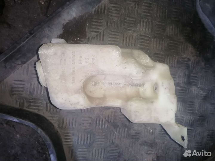 Бачок стеклоомывателя skoda Octavia