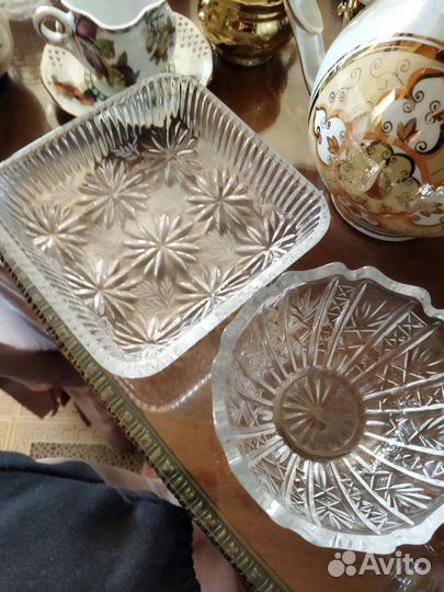 Чайник, хрустальные салатники