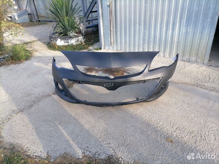 Продаю передний бампер на опель астра J j