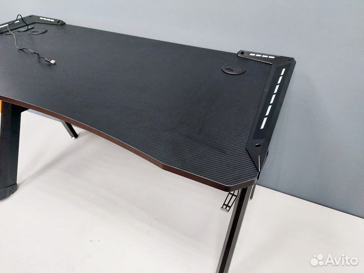 Стол геймера с подсветкой