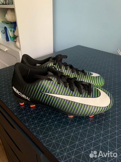 Футбольные бутсы Nike