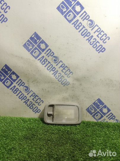 Плафон подсветки салона задний правый Toyota