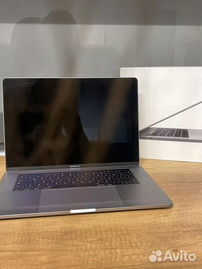 Macbook pro 15 2017 i7 16gb