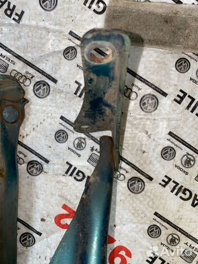 Петля капота Subaru Legacy B11 1993-1998