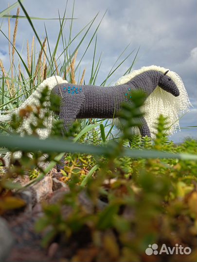 Лошадка вязанная на каркасе