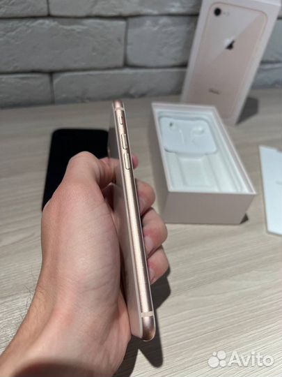 Телефон iPhone 8 64 gb