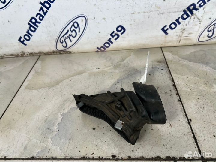 Патрубок воздушного фильтра Ford Focus 3 CB8 2011