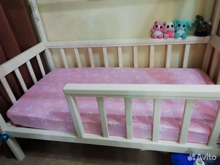 Детская кроватка домик