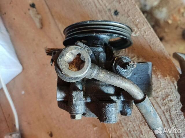 Запчасти на toyota duet 1 литровой насос для гура