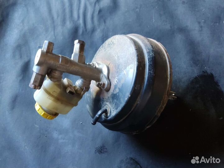 Вакуумник в сборе с гтц Nissan Maxima a32