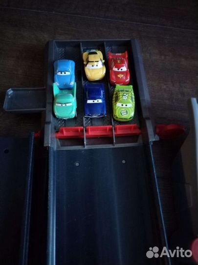 Гоночный трек с машинками