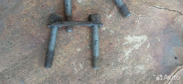 Болты крепления внутреннего шрус Шкода Октавия А5