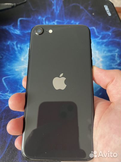 iPhone SE, 64 ГБ