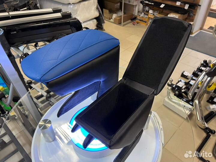 Подлокотник передний Renault Sandero