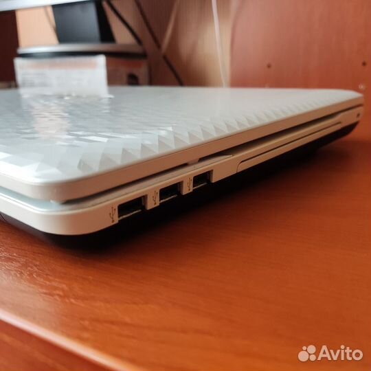 Ноутбук sony vaio 17.3