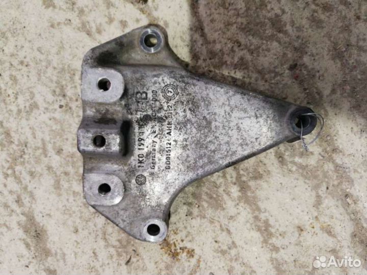 Кронштейн кпп Volkswagen Golf 6 1K0199117BB