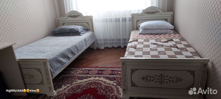 Письменный стол бу и две кровати