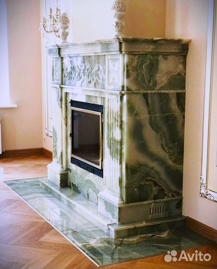 Камин с рельефной резьбой