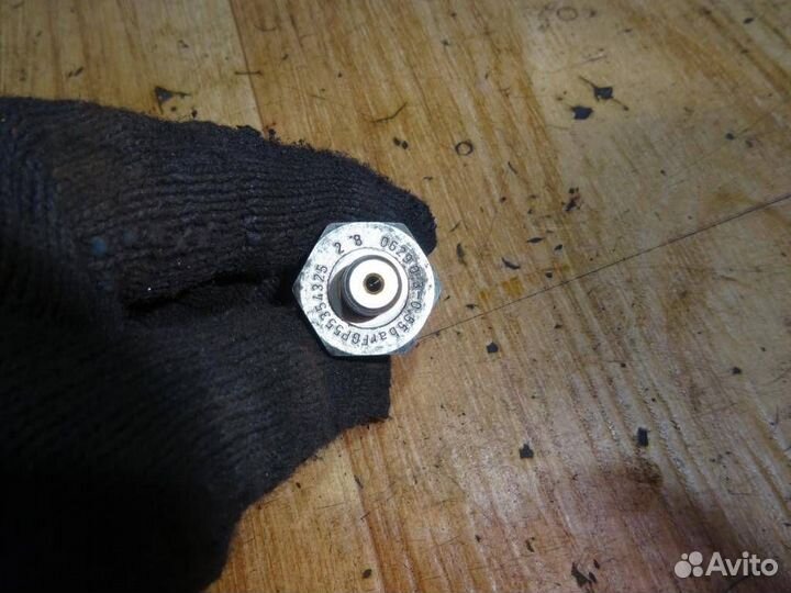 Датчик давления масла Opel Astra H / Family 2004