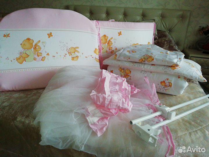 Бортики и полный постельный комплект для девочки