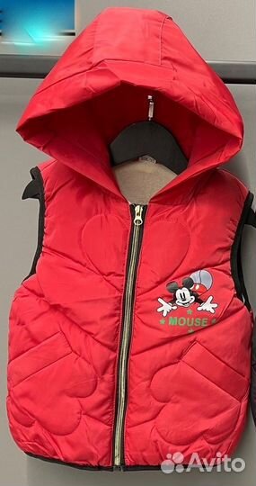 Жилетки красные и чёрные микимаус, 3/4/5 лет