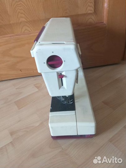 Швейная машина Riccar Mighty