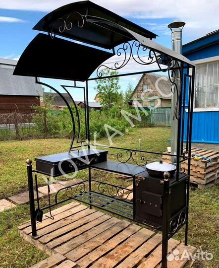 Мангал с крышей