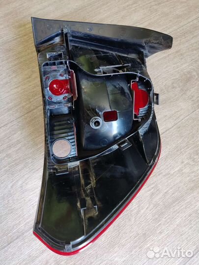 Фонарь задний левый volkswagen polo