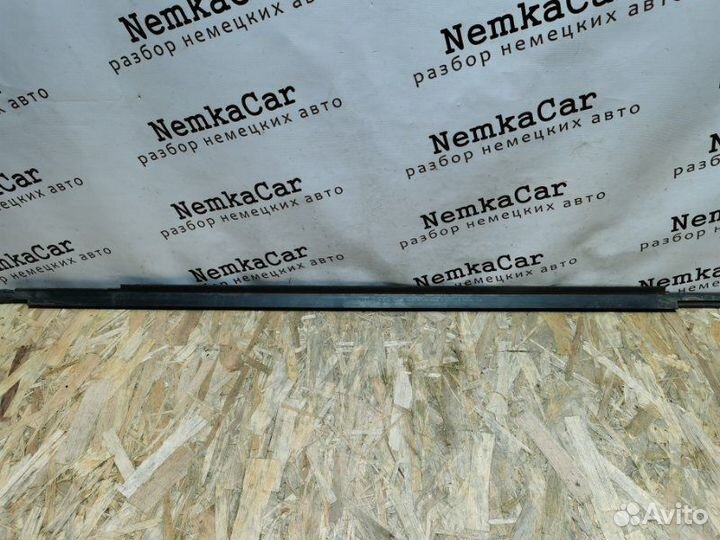 Молдинг стекла передний правый Volkswagen Tiguan