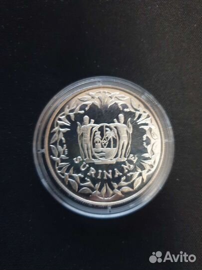 Монета юбилейная серебряная Суринам