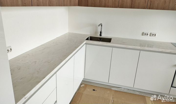 Столешница из камня Corian мойка Omoikiri м2/р