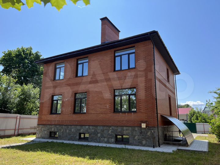 Дом 257,2 м² на участке 9,2 сот.